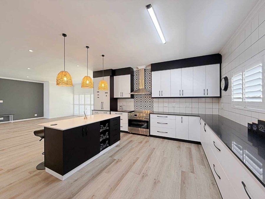 3 Bedroom Property for Sale in Country Club Western Cape